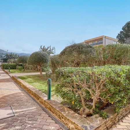 Neuf Bord De - Piscine - Tennis - Boulodrome Dans La Apartmán Le Lavandou