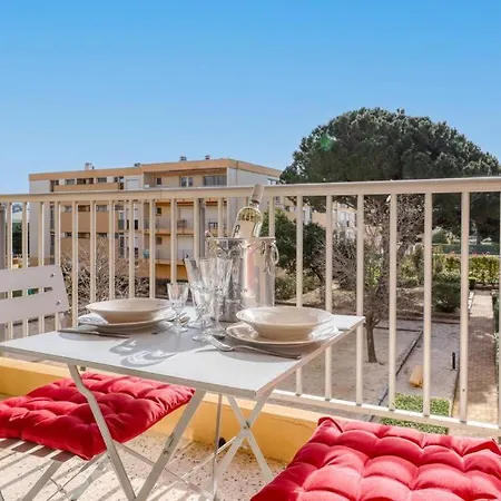 Neuf Bord De - Piscine - Tennis - Boulodrome Dans La Apartmán Le Lavandou