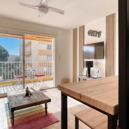 Neuf Bord De - Piscine - Tennis - Boulodrome Dans La Le Lavandou