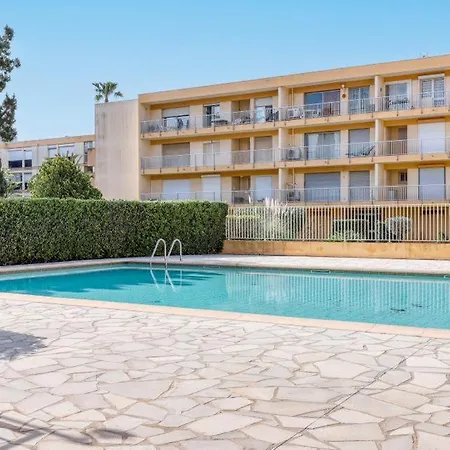 Neuf Bord De - Piscine - Tennis - Boulodrome Dans La * Le Lavandou