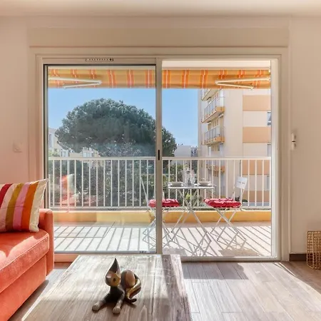 Neuf Bord De - Piscine - Tennis - Boulodrome Dans La Le Lavandou