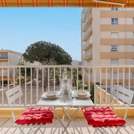 Neuf Bord De - Piscine - Tennis - Boulodrome Dans La Le Lavandou