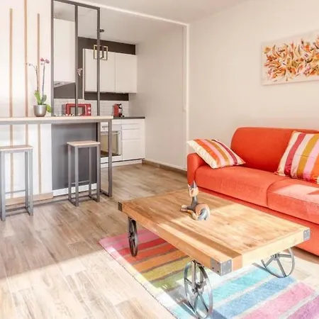 Neuf Bord De - Piscine - Tennis - Boulodrome Dans La Apartment