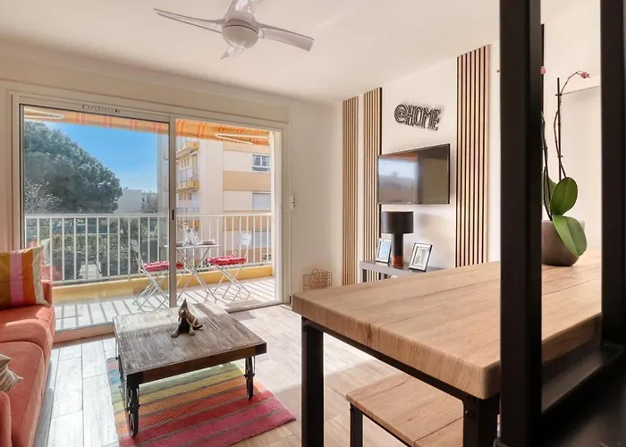 Neuf Bord De - Piscine - Tennis - Boulodrome Dans La Le Lavandou