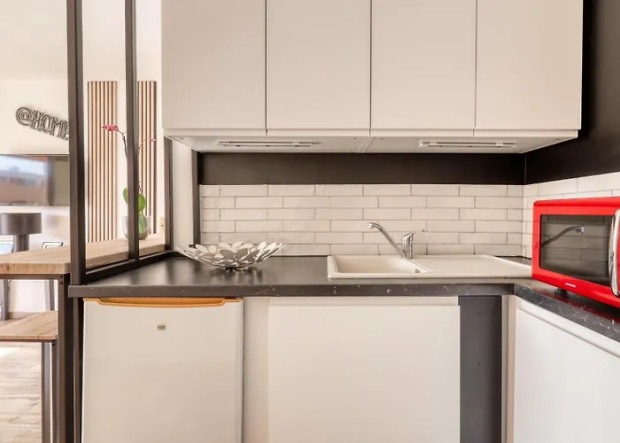 Daire Neuf Bord De - Piscine - Tennis - Boulodrome Dans La Le Lavandou