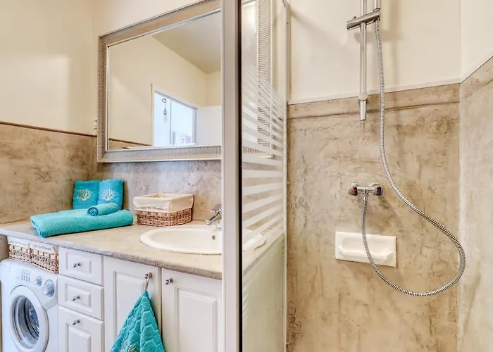 Neuf Bord De - Piscine - Tennis - Boulodrome Dans La *