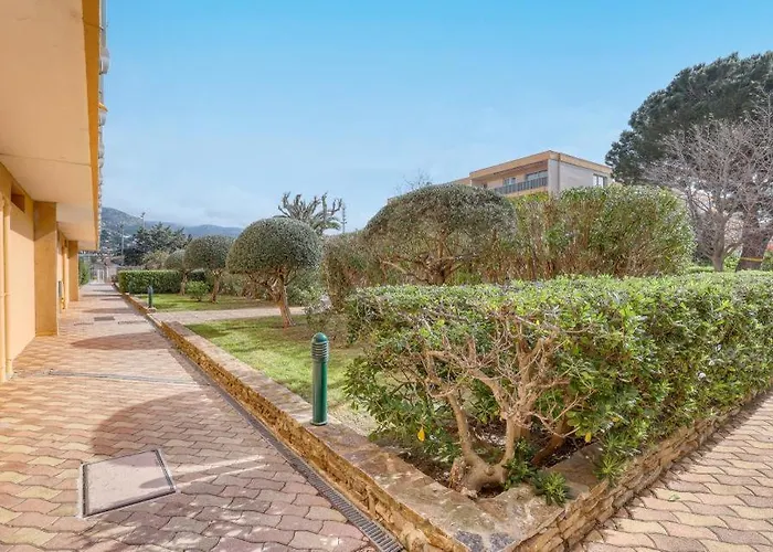Neuf Bord De - Piscine - Tennis - Boulodrome Dans La Daire Le Lavandou