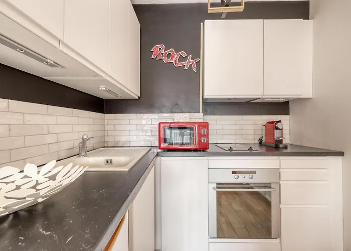 Daire Neuf Bord De - Piscine - Tennis - Boulodrome Dans La Le Lavandou