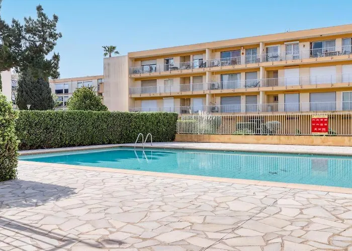 Neuf Bord De - Piscine - Tennis - Boulodrome Dans La * Le Lavandou