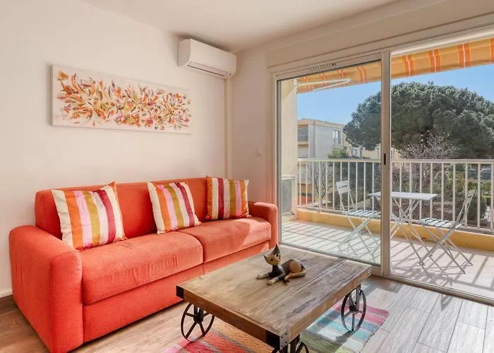 Daire Neuf Bord De - Piscine - Tennis - Boulodrome Dans La Le Lavandou