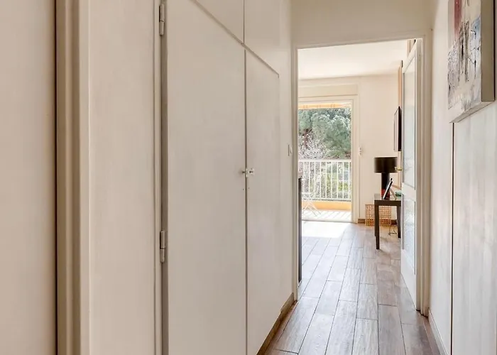 Neuf Bord De - Piscine - Tennis - Boulodrome Dans La