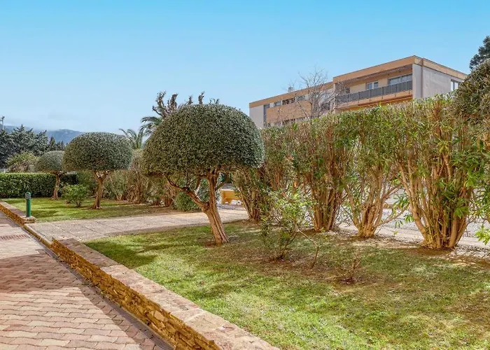 Neuf Bord De - Piscine - Tennis - Boulodrome Dans La Daire