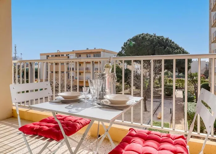 Neuf Bord De - Piscine - Tennis - Boulodrome Dans La Daire Le Lavandou