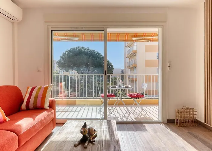 Neuf Bord De - Piscine - Tennis - Boulodrome Dans La Le Lavandou