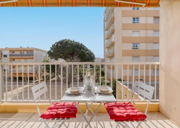 Neuf Bord De - Piscine - Tennis - Boulodrome Dans La Le Lavandou