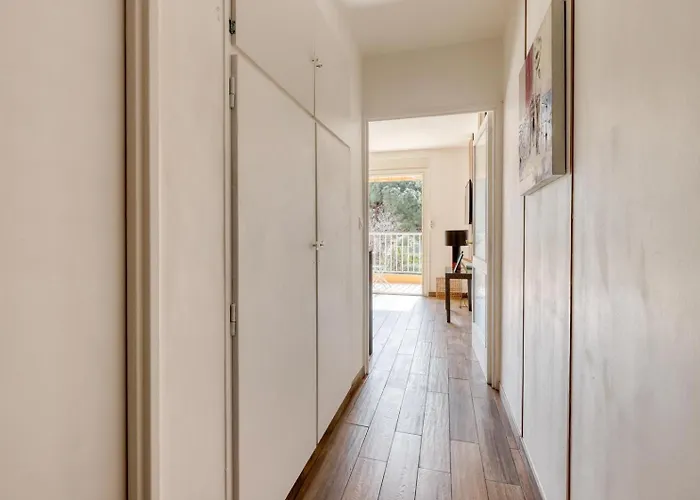 Neuf Bord De - Piscine - Tennis - Boulodrome Dans La