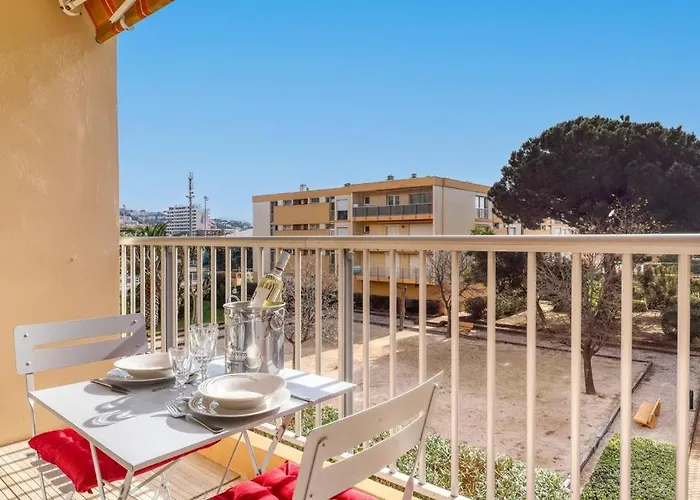 Neuf Bord De - Piscine - Tennis - Boulodrome Dans La * Le Lavandou